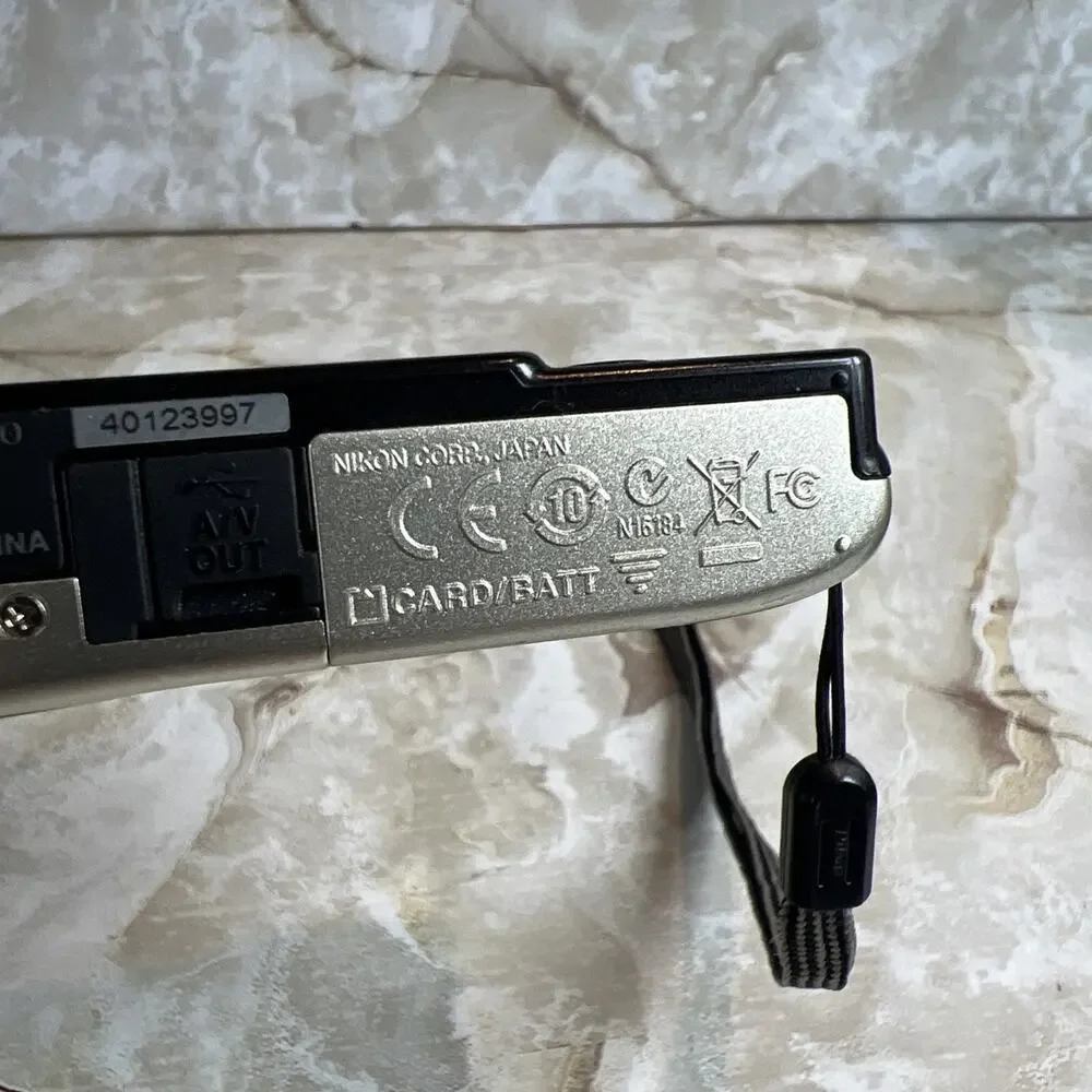 Nikon COOLPIX S2600 14.0MP 5x Optical Zoom Digital Camera Silver Tested READ